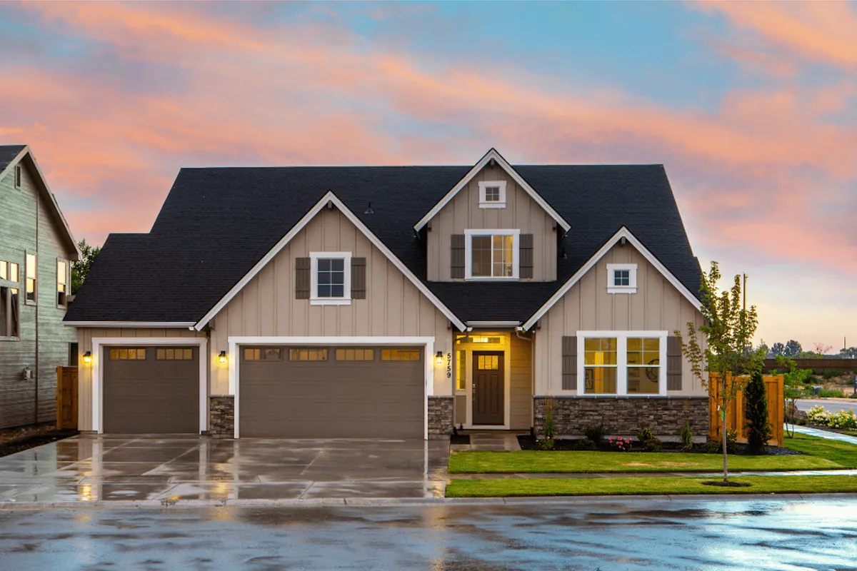 Ranch home on a large lot beneath tall loblolly pines in Fox Hill, Hampton, VA